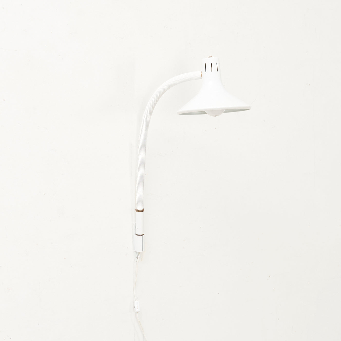 Vintage Wall-Mounted Gooseneck Lamp