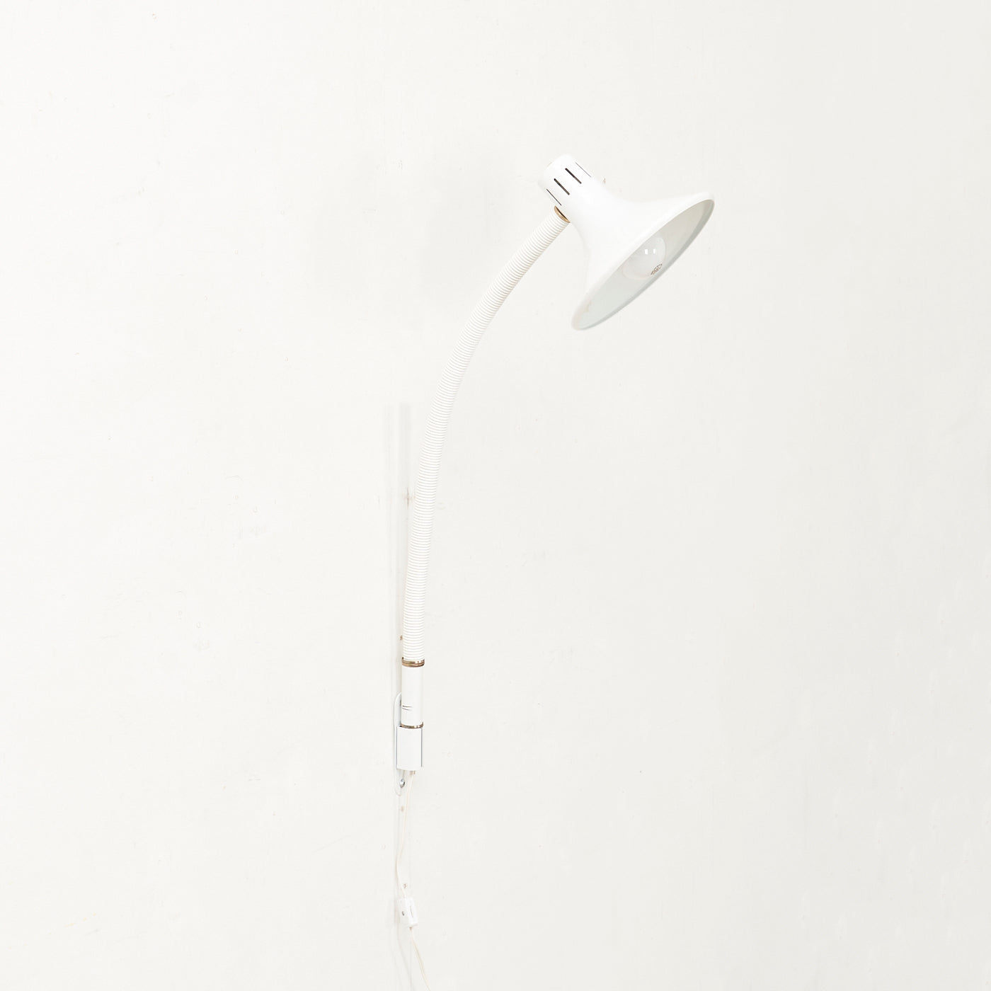 Vintage Wall-Mounted Gooseneck Lamp