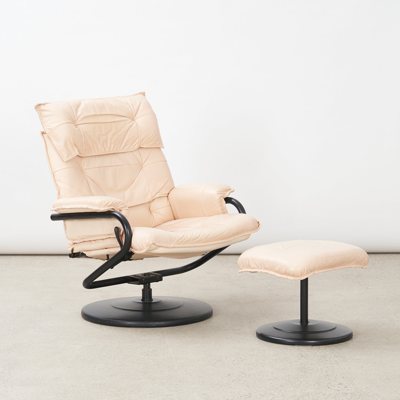 Vintage Reclining Leather Lounge Chair & Ottoman by Palliser, USA