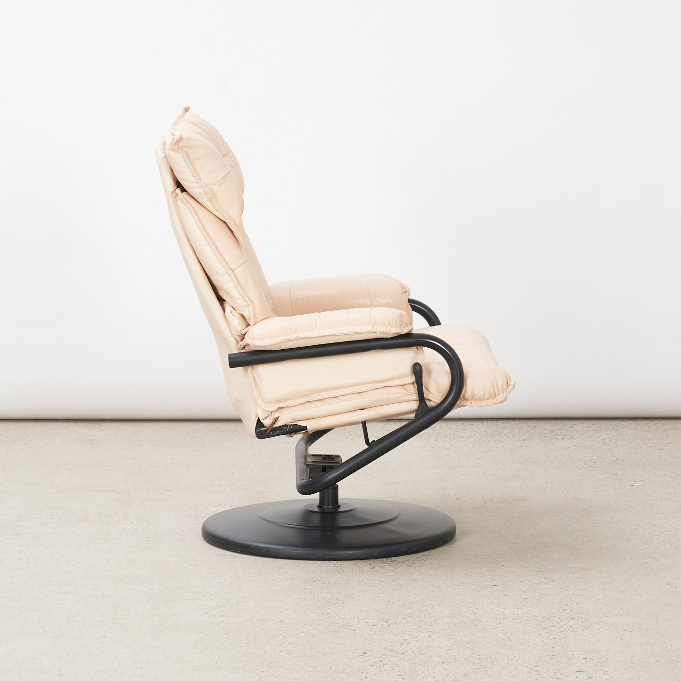 Vintage Reclining Leather Lounge Chair & Ottoman by Palliser, USA