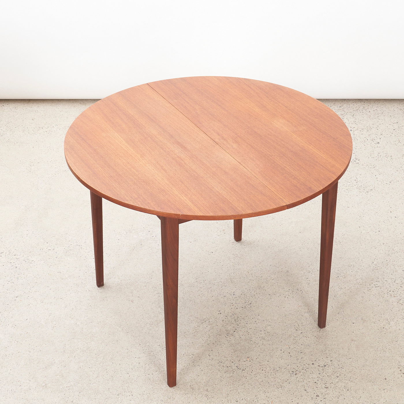 Round Teak Dining Table – Guff Furniture