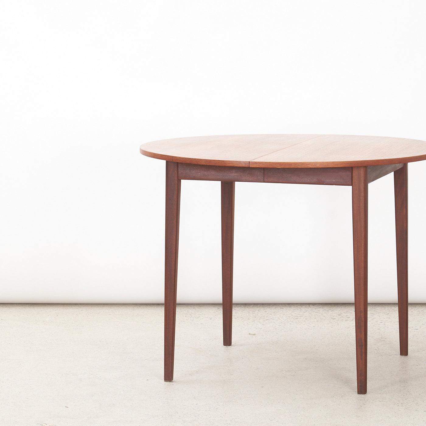 Round Teak Dining Table – Guff Furniture