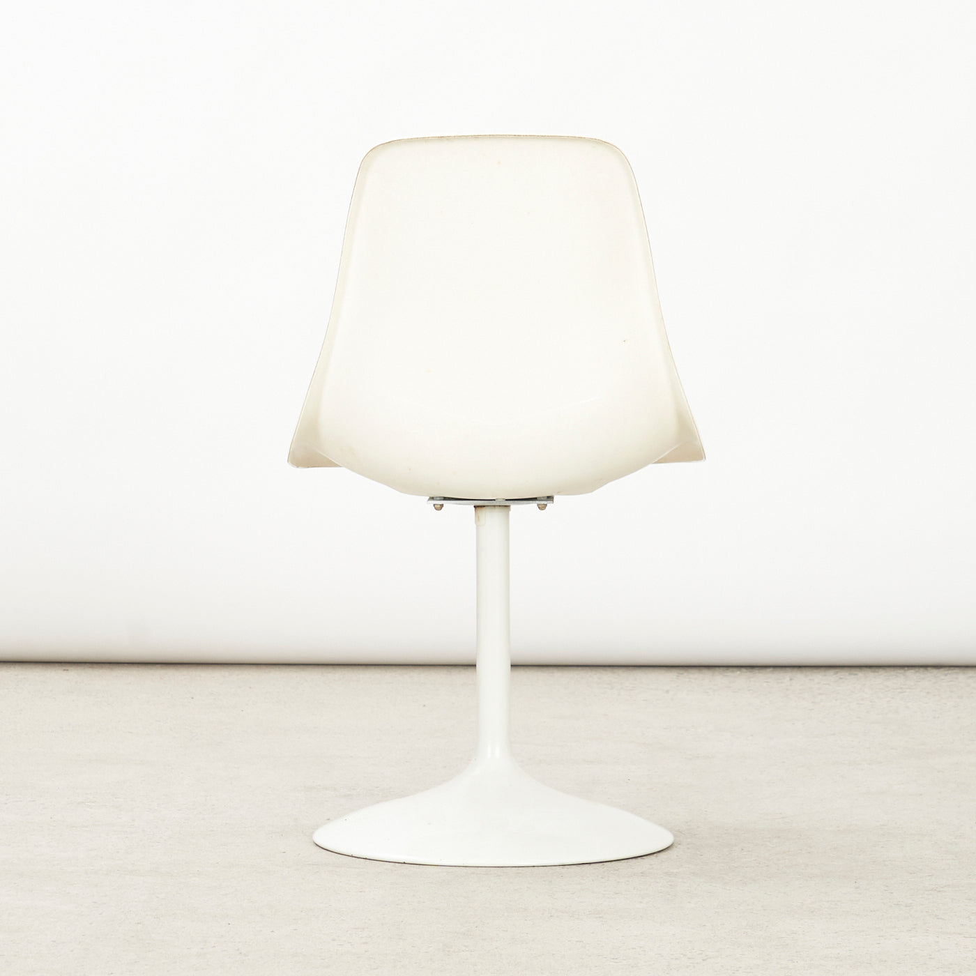 Set of 6 Vintage Fiberglass 'Tulip' Chairs w/ Swivel Base