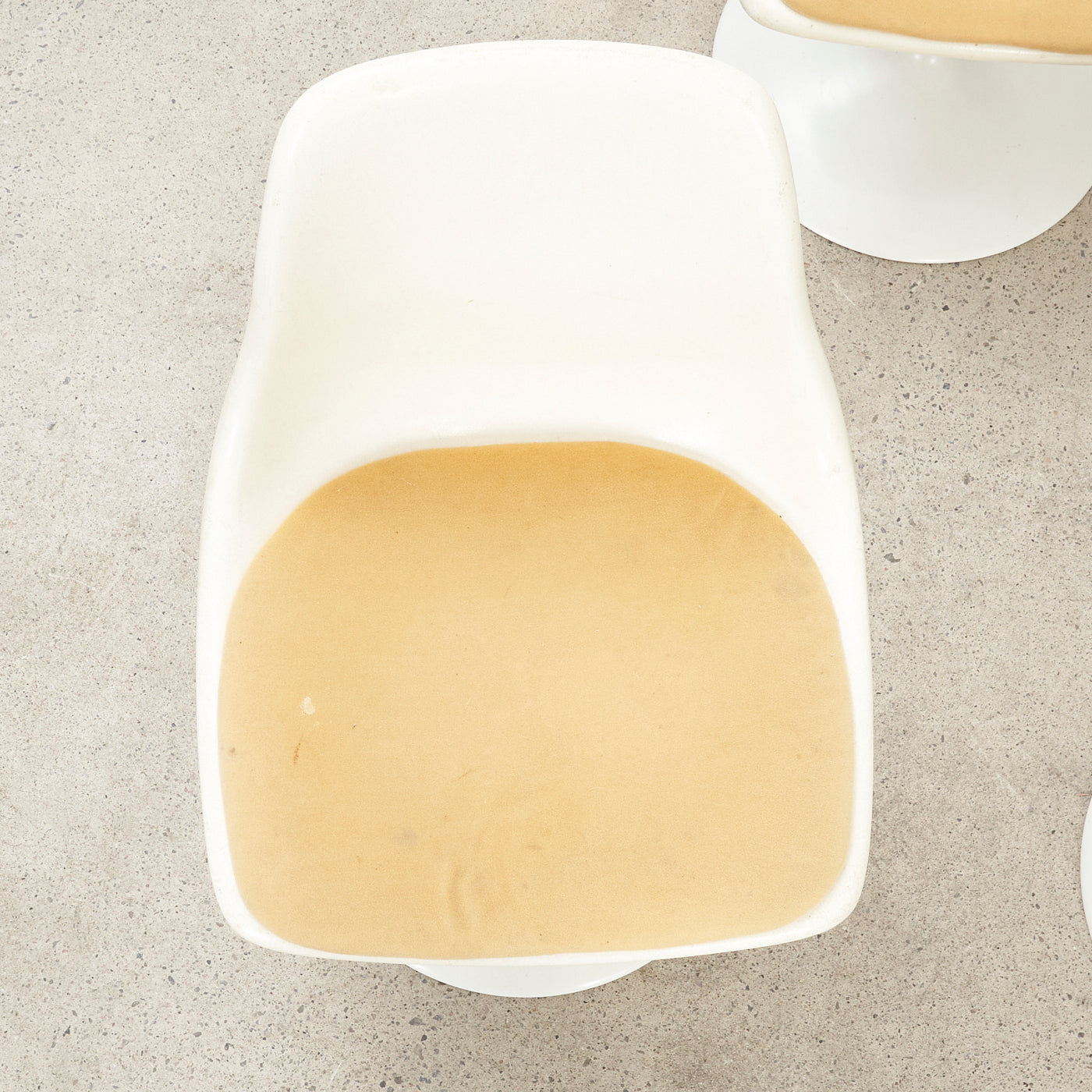 Set of 6 Vintage Fiberglass 'Tulip' Chairs w/ Swivel Base