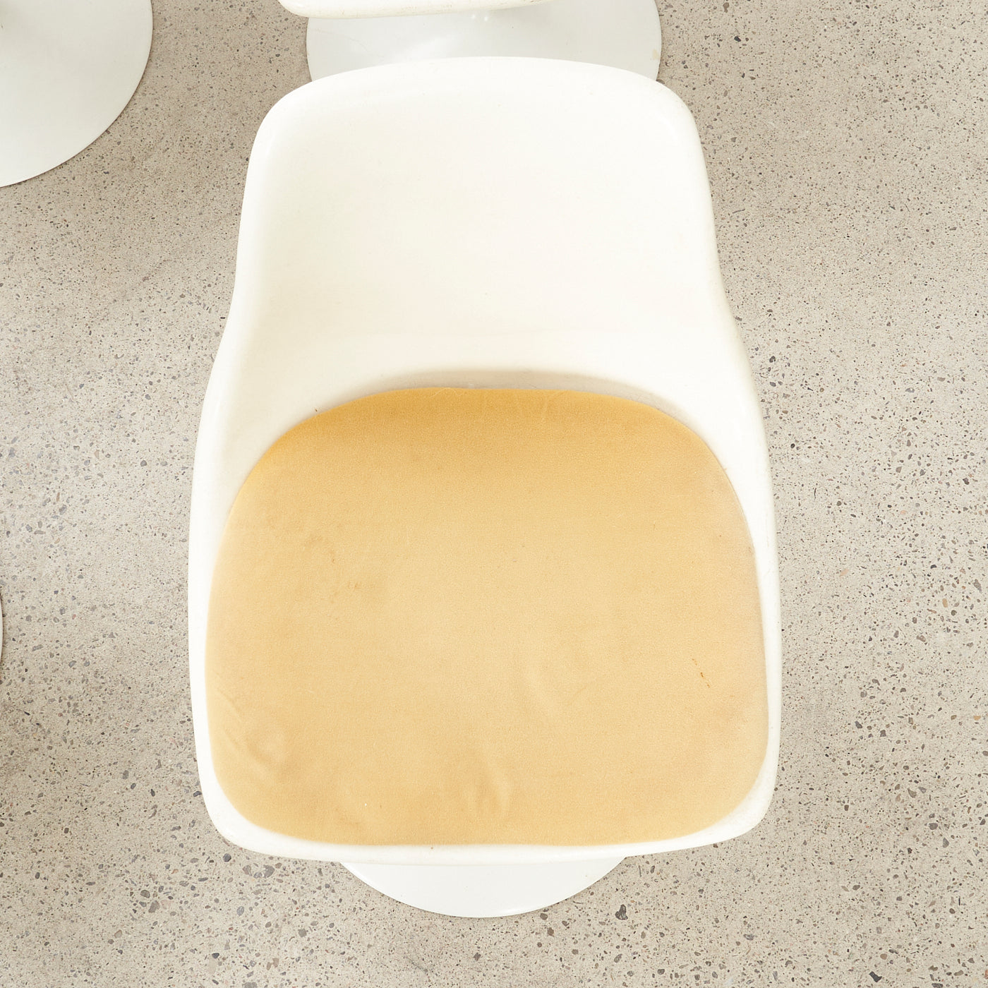 Set of 6 Vintage Fiberglass 'Tulip' Chairs w/ Swivel Base