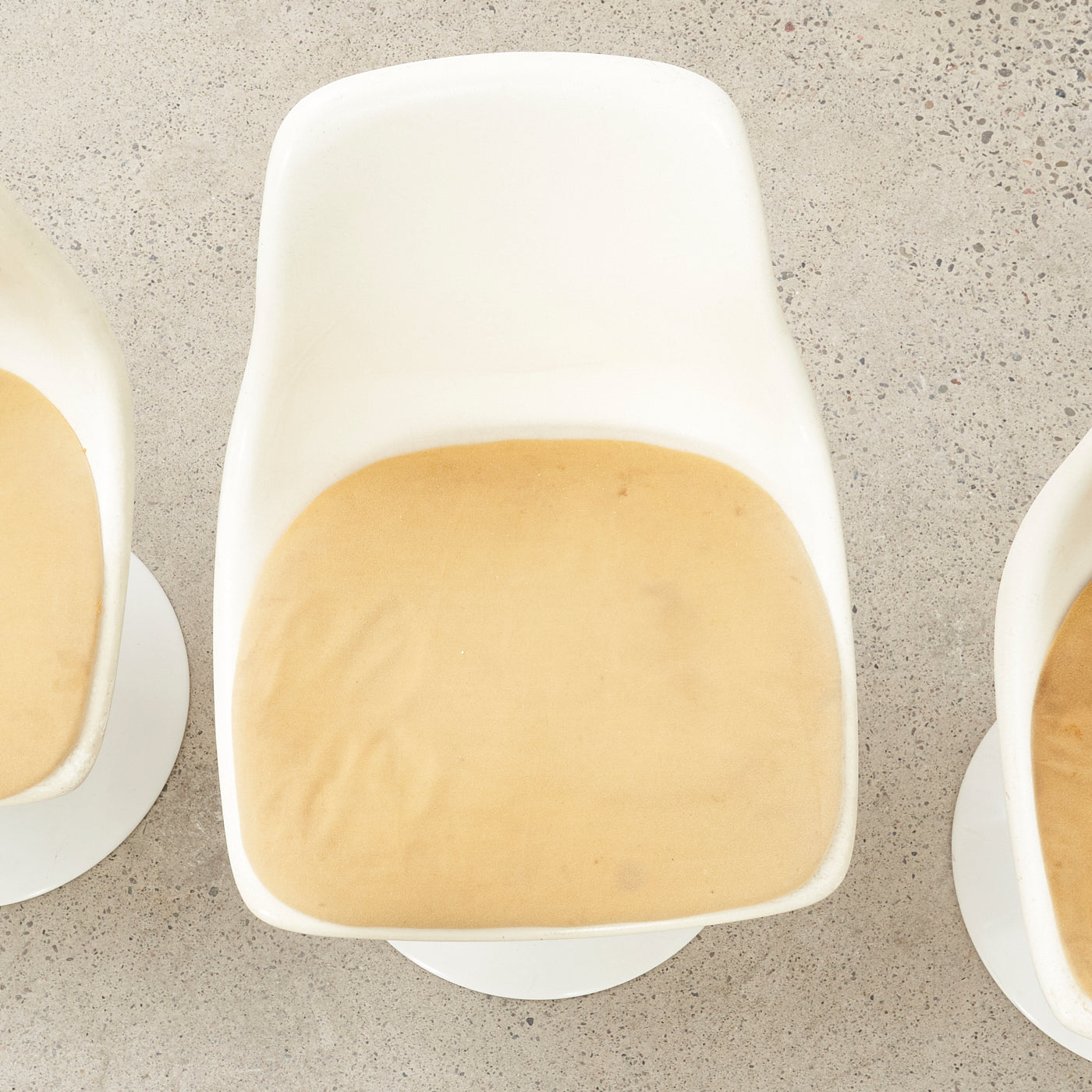 Set of 6 Vintage Fiberglass 'Tulip' Chairs w/ Swivel Base