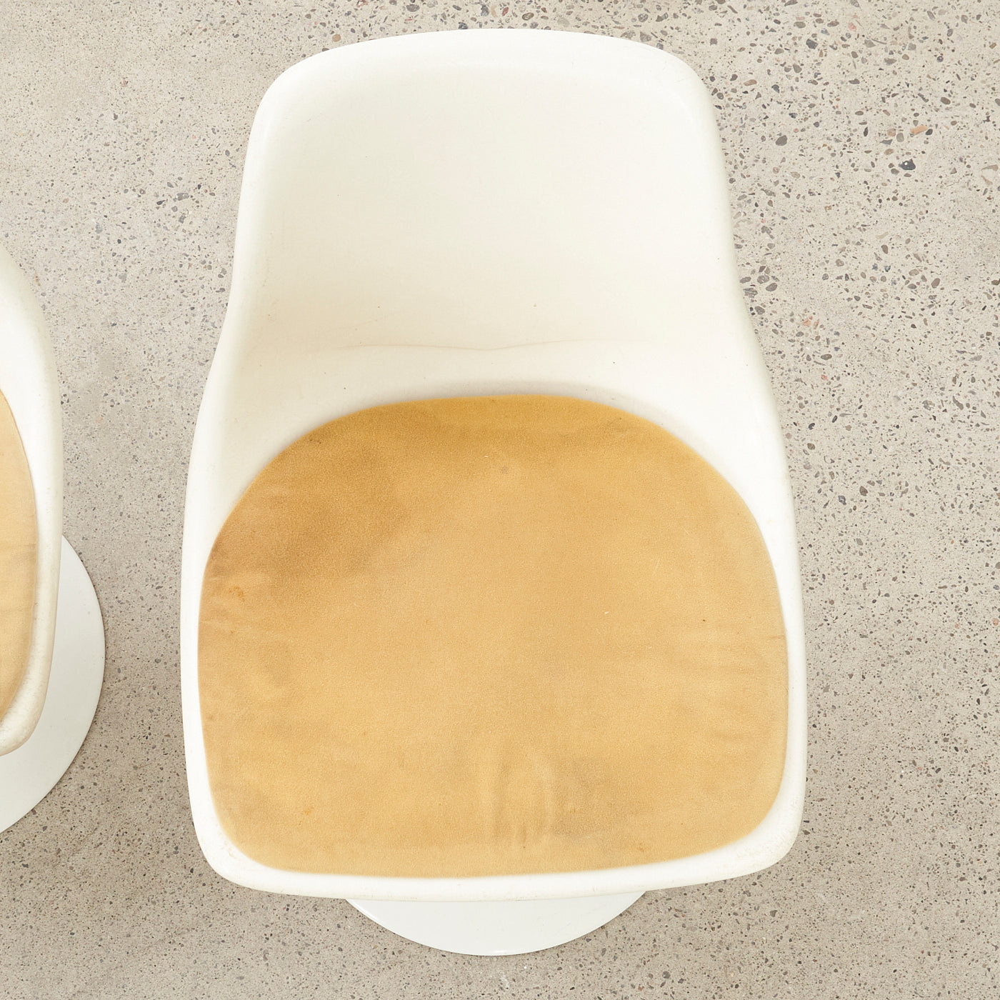 Set of 6 Vintage Fiberglass 'Tulip' Chairs w/ Swivel Base