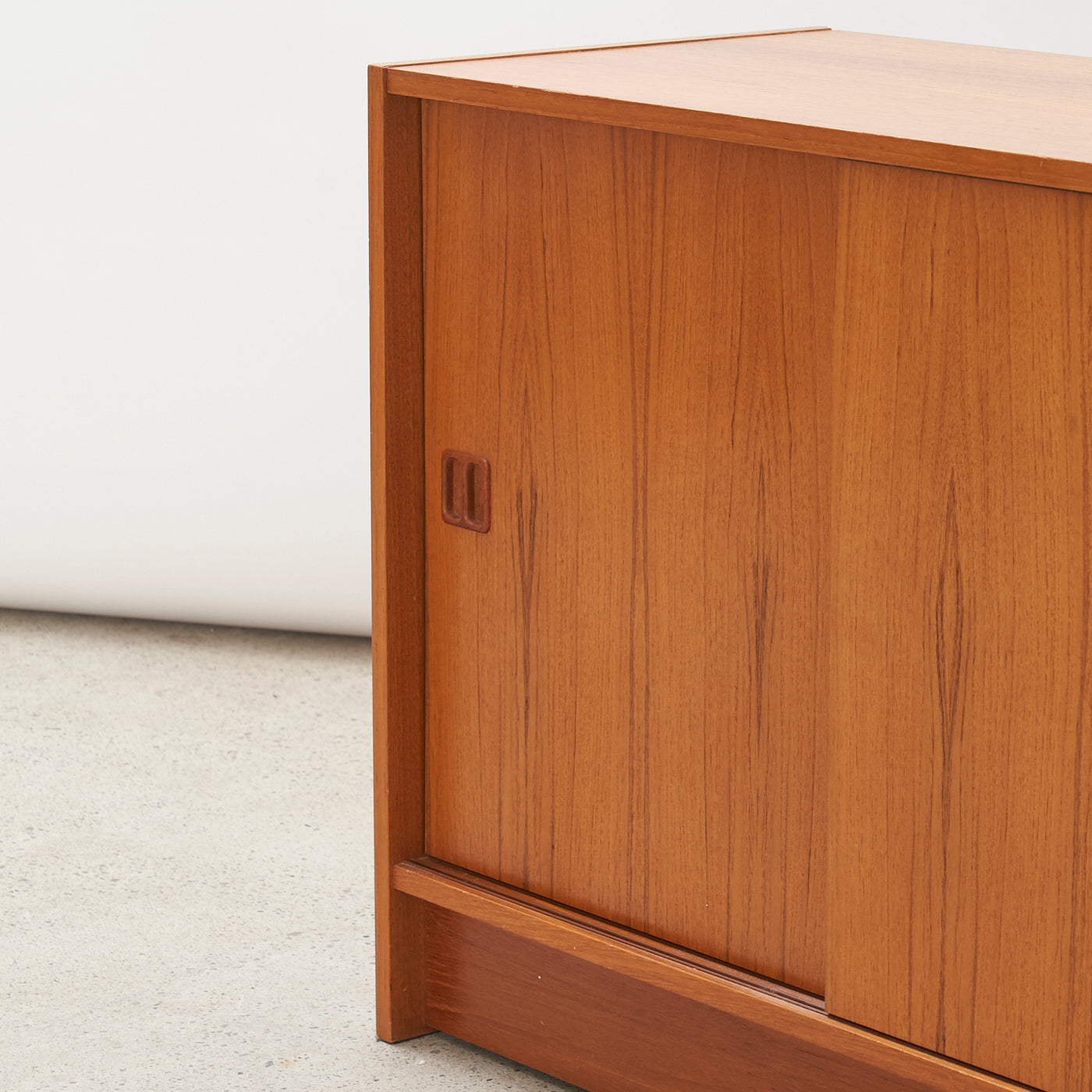Teak Media Unit
