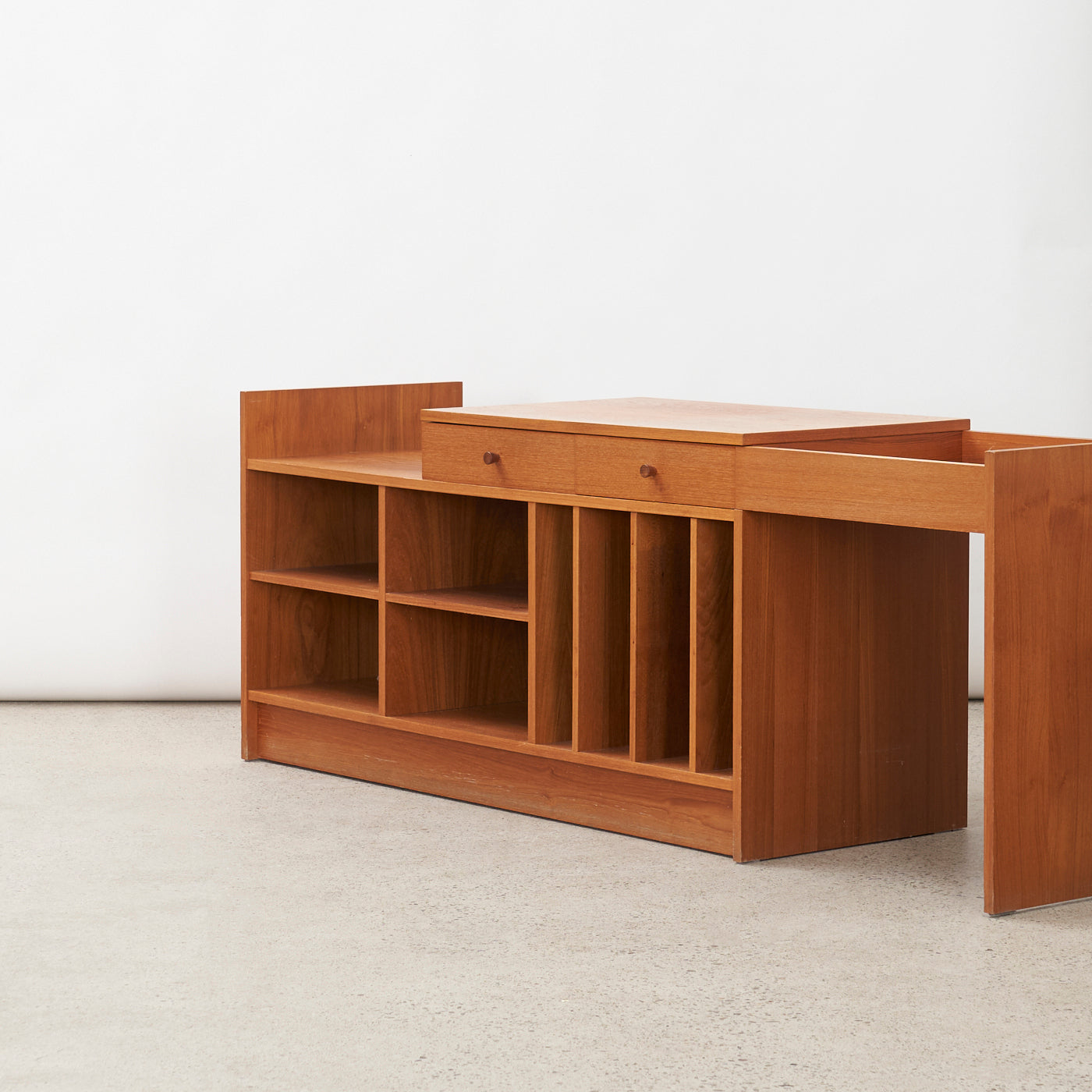 Expandable Teak Media Unit