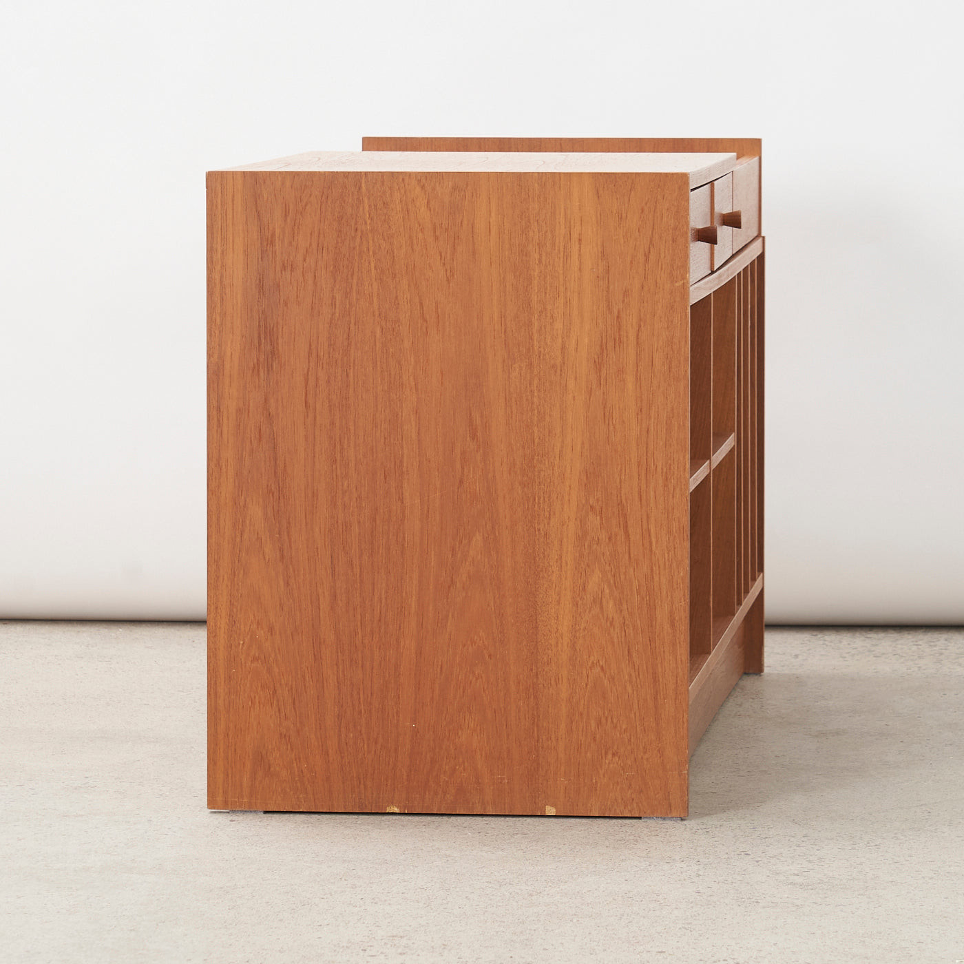 Expandable Teak Media Unit