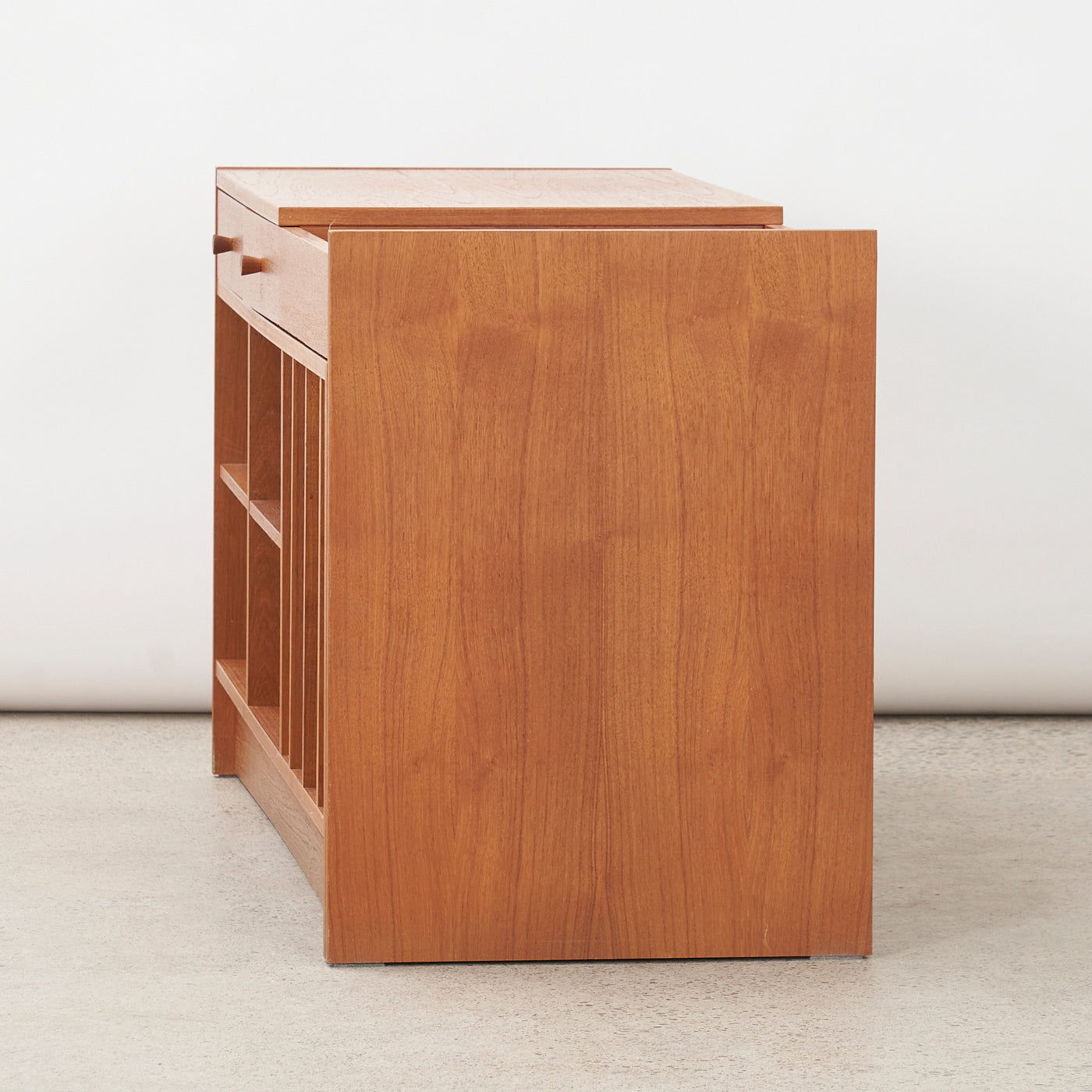 Expandable Teak Media Unit