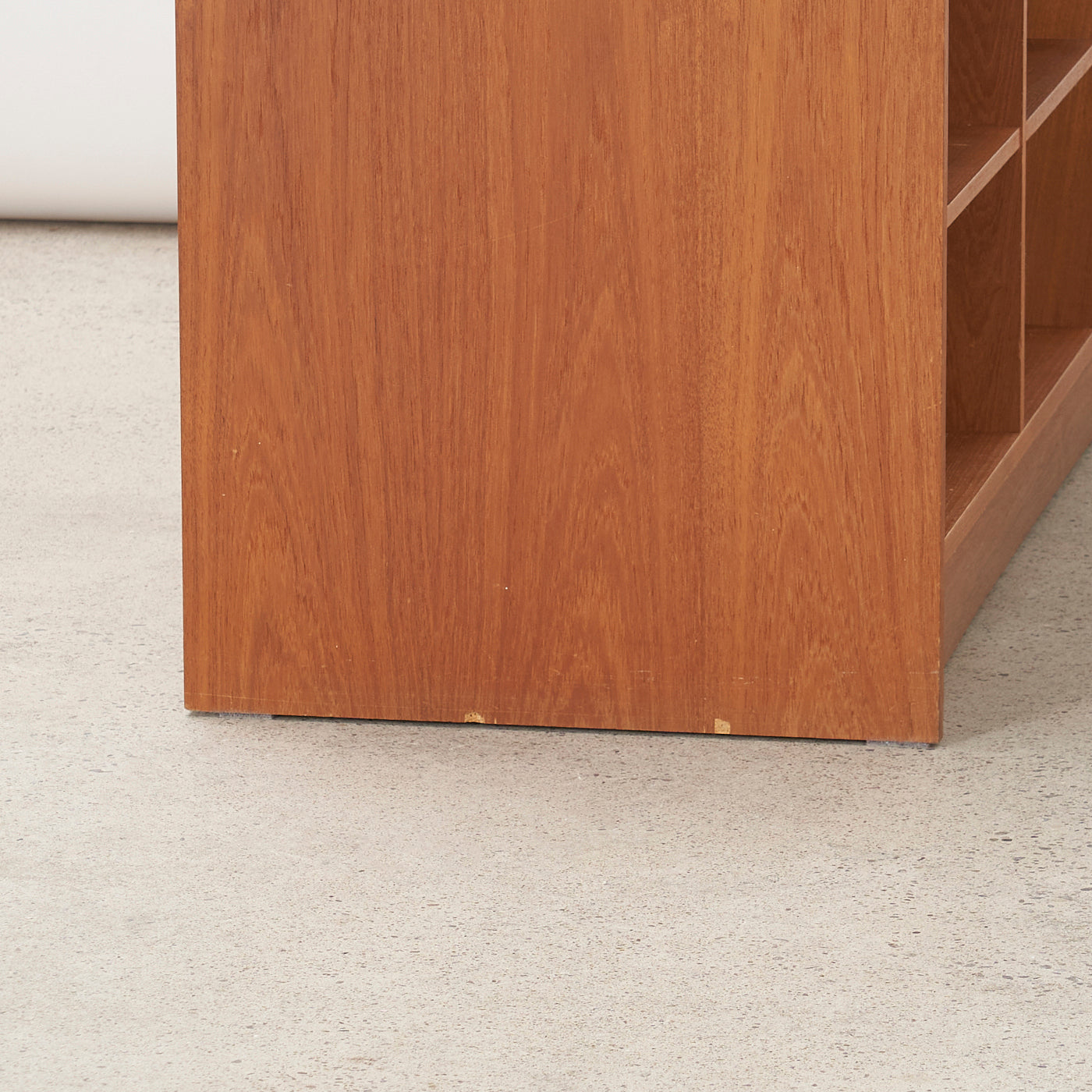 Expandable Teak Media Unit