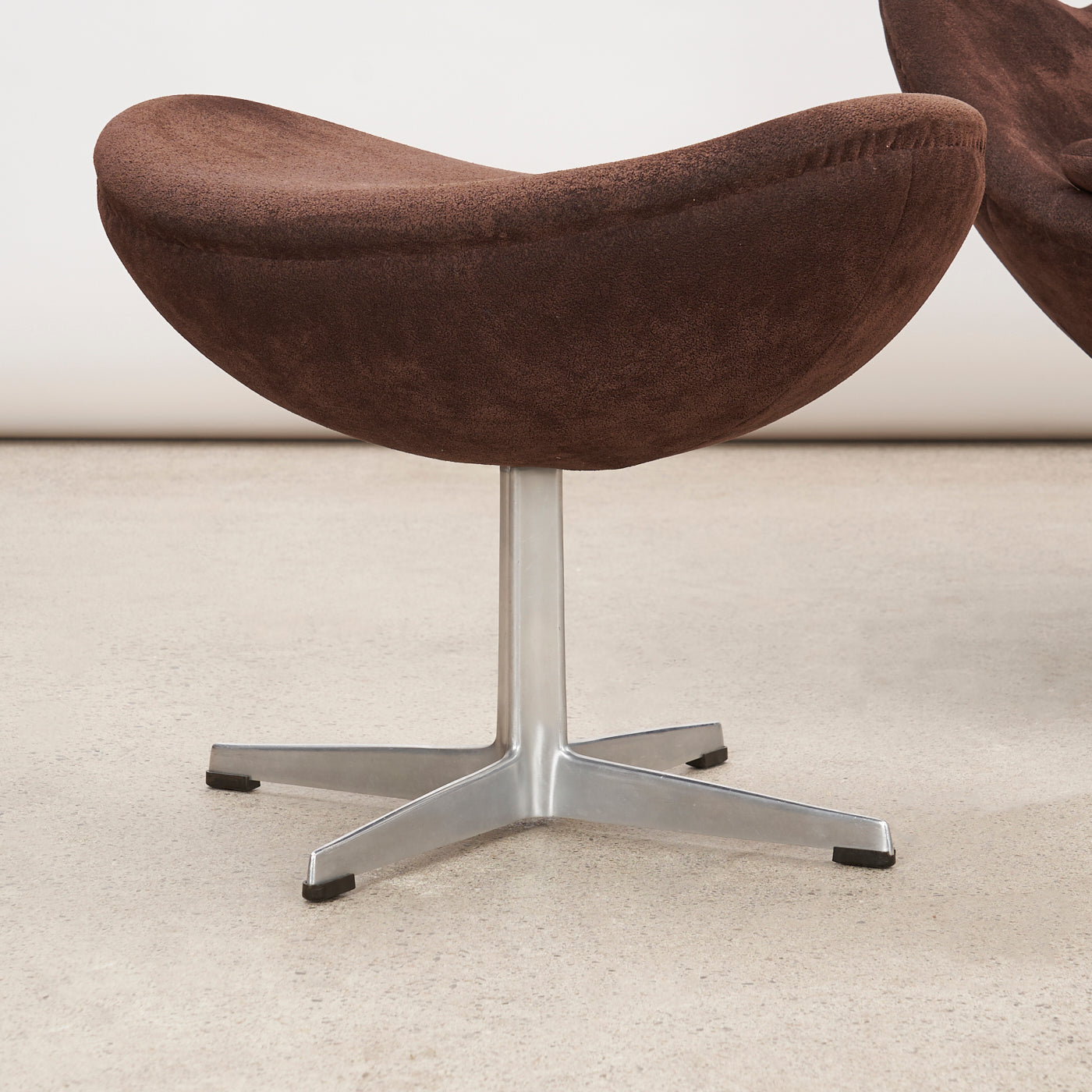 '60s era 'Egg' Chair & Ottoman by Arne Jacobsen for Fritz Hansen, Denmark