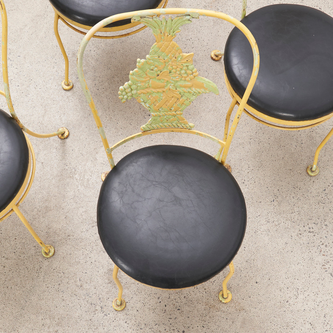 Wrought Iron Patio Set w/ Fruit Bowl Motif