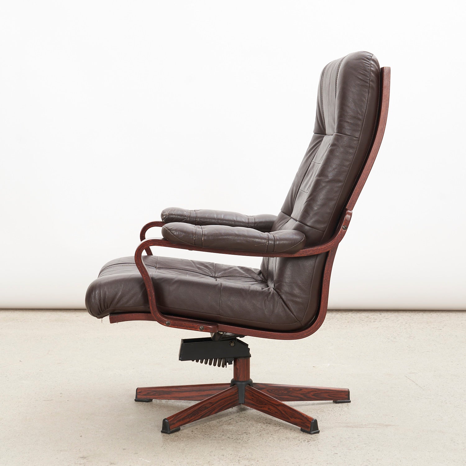 Vintage Leather Lounge Chair