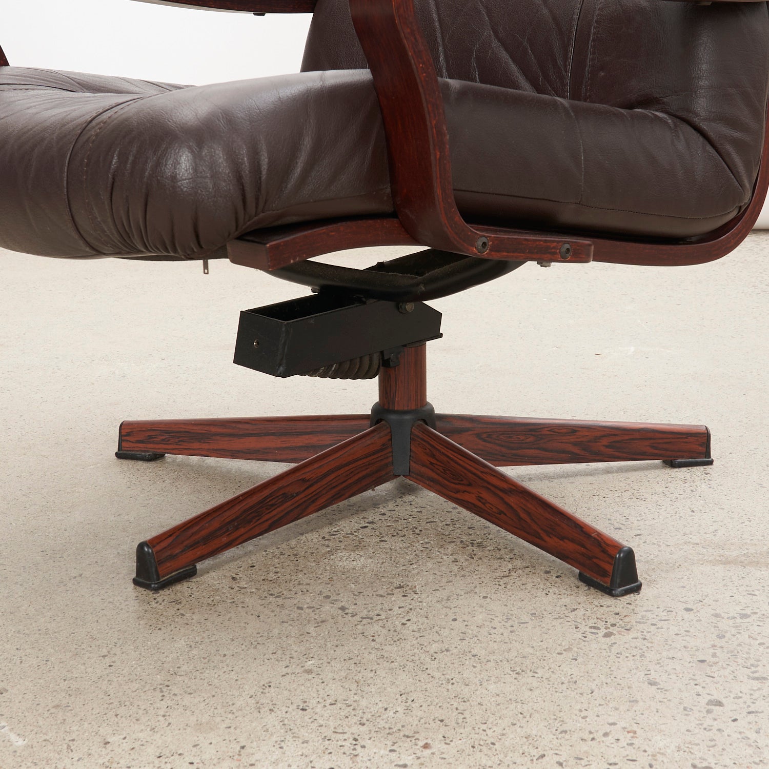 Vintage Leather Lounge Chair