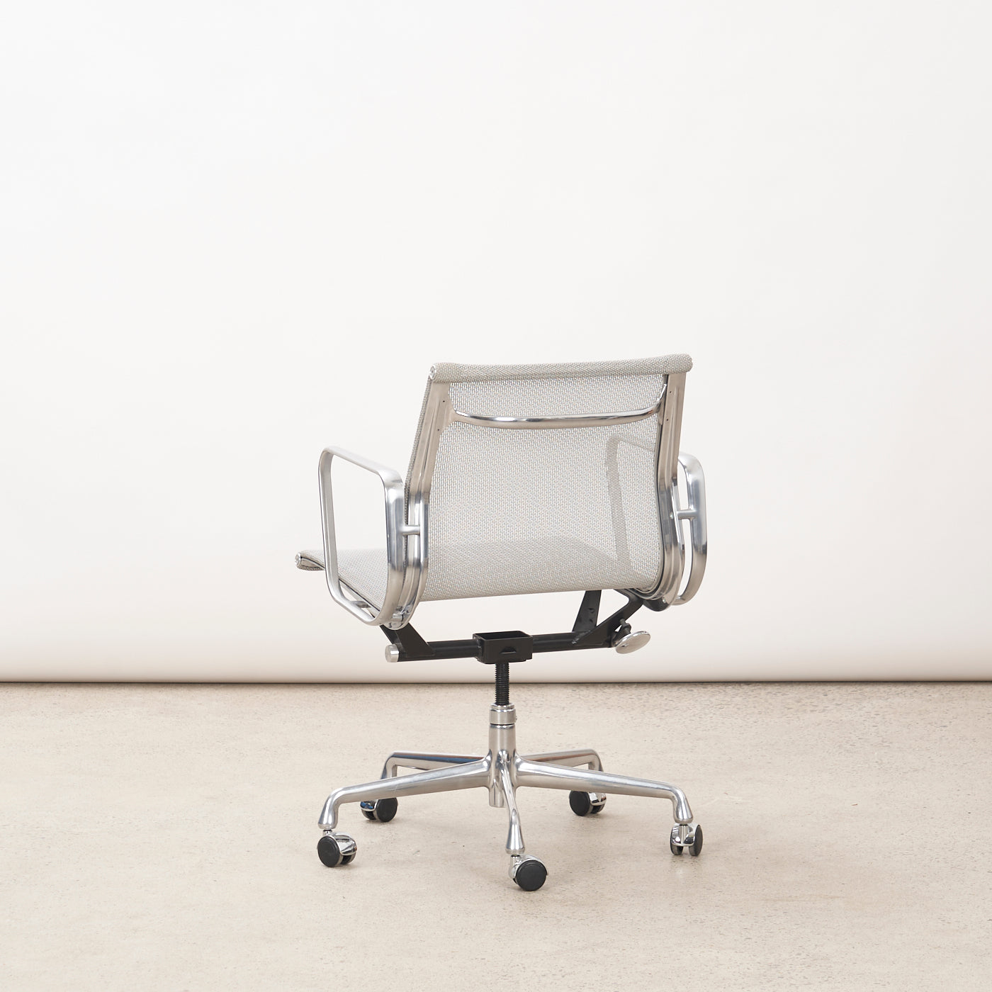 Eames Aluminum Group Management Chair