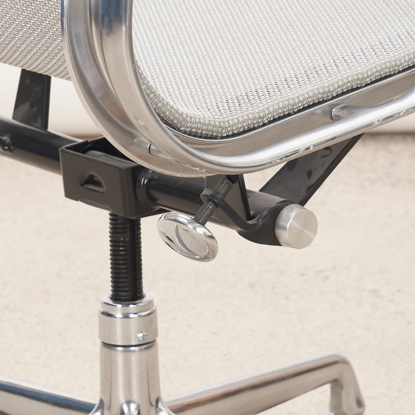 Eames Aluminum Group Management Chair