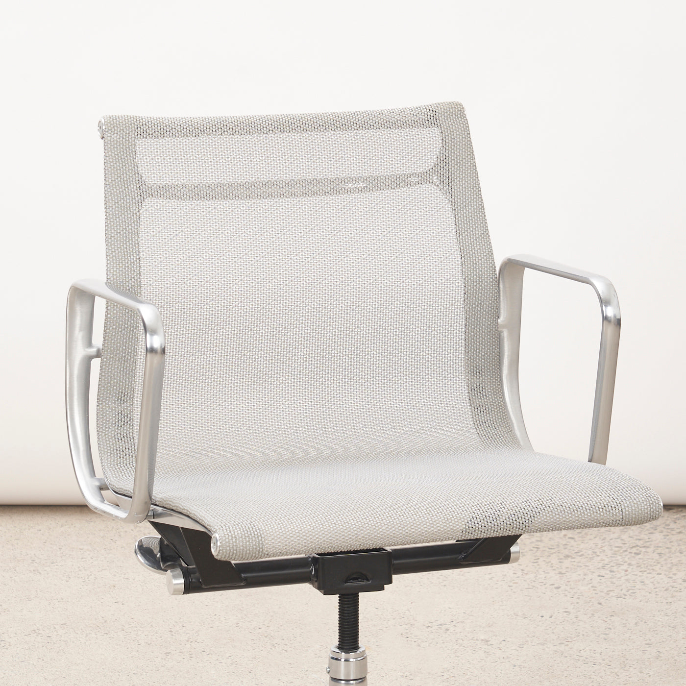 Eames Aluminum Group Management Chair