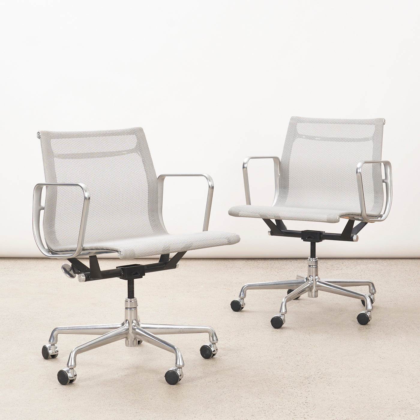 Eames Aluminum Group Management Chair