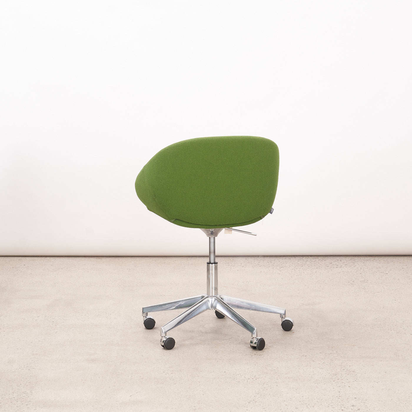 'Beso' Swivel Lounge Chair by Artifort