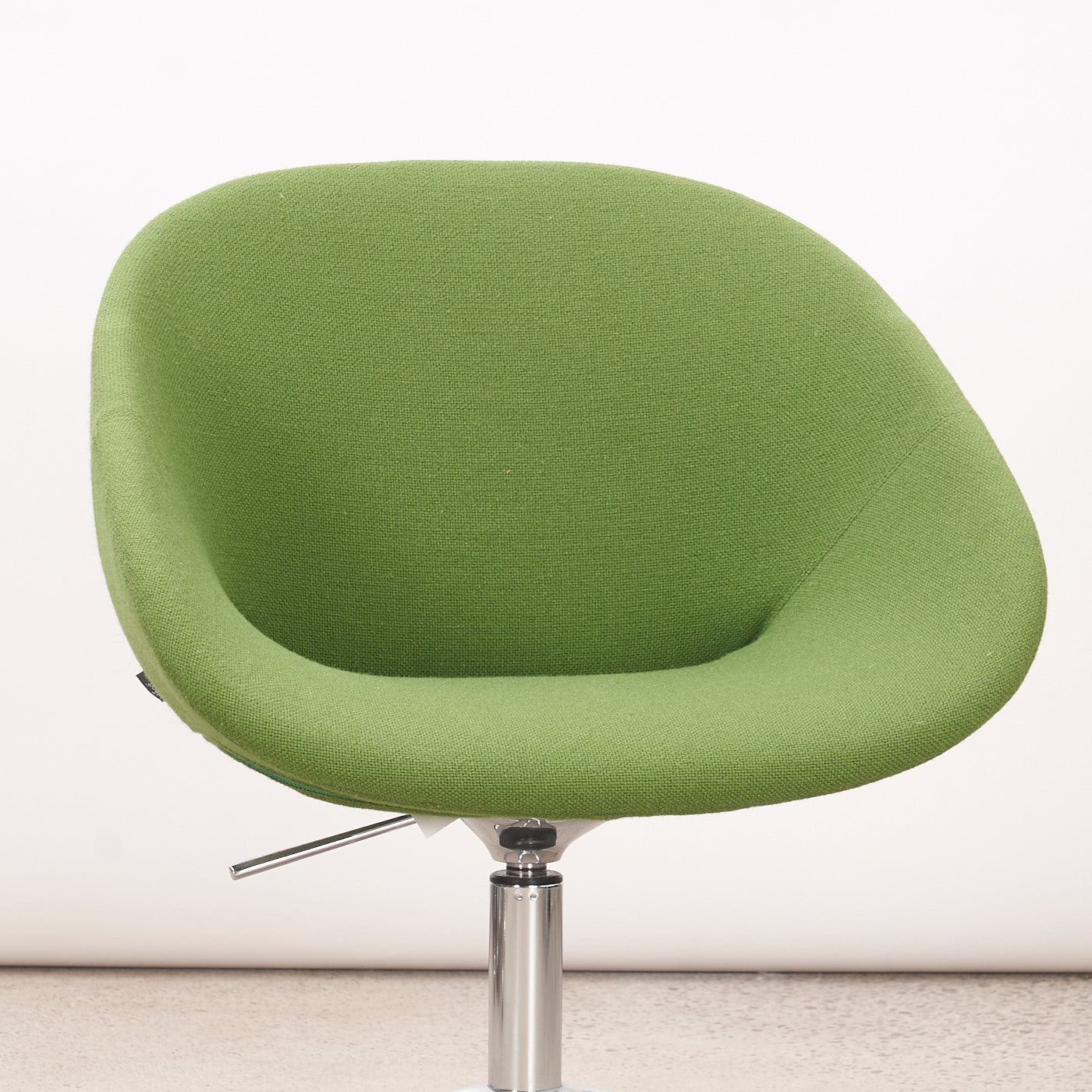 'Beso' Swivel Lounge Chair by Artifort