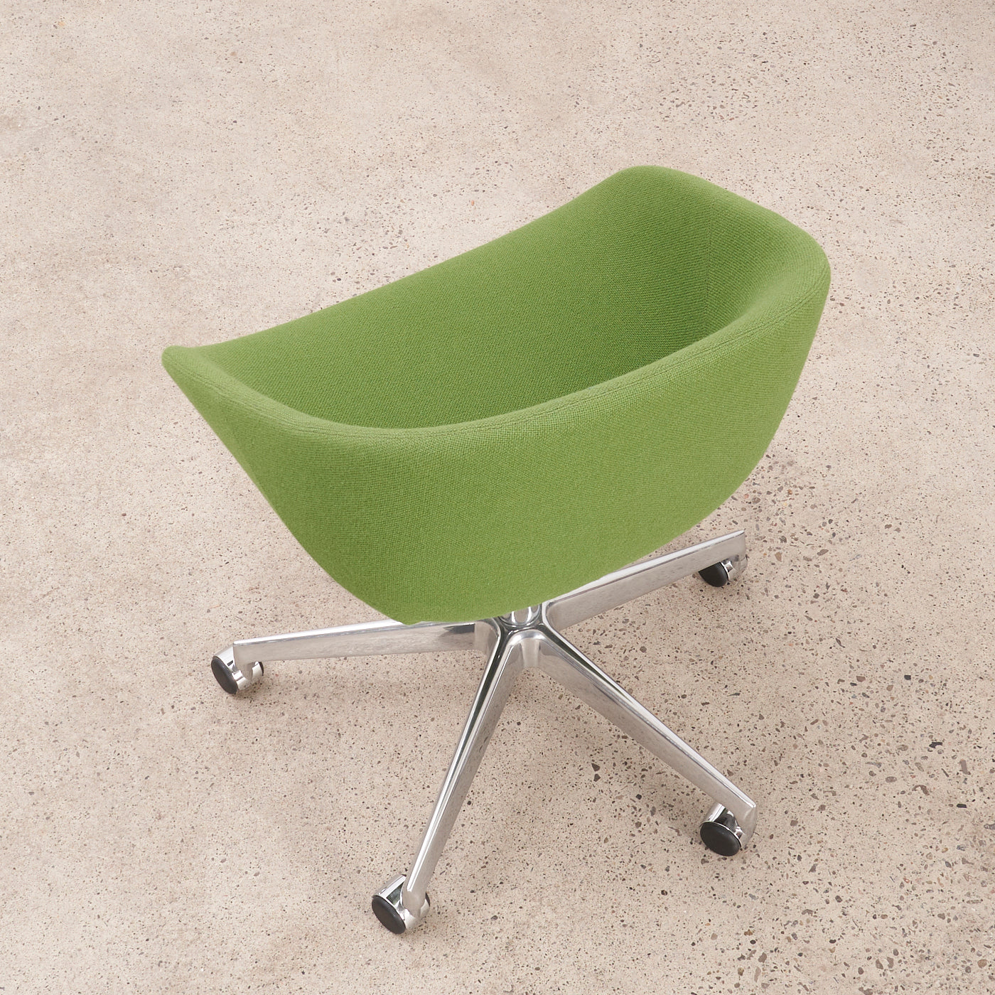 'Beso' Swivel Lounge Chair by Artifort