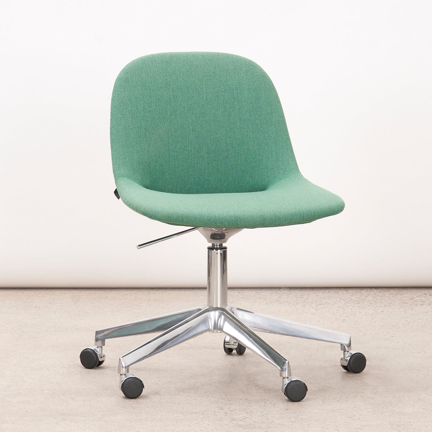 'Beso' Swivel Chair by Artifort