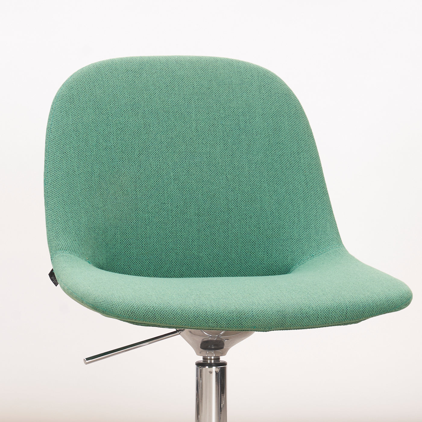 'Beso' Swivel Chair by Artifort