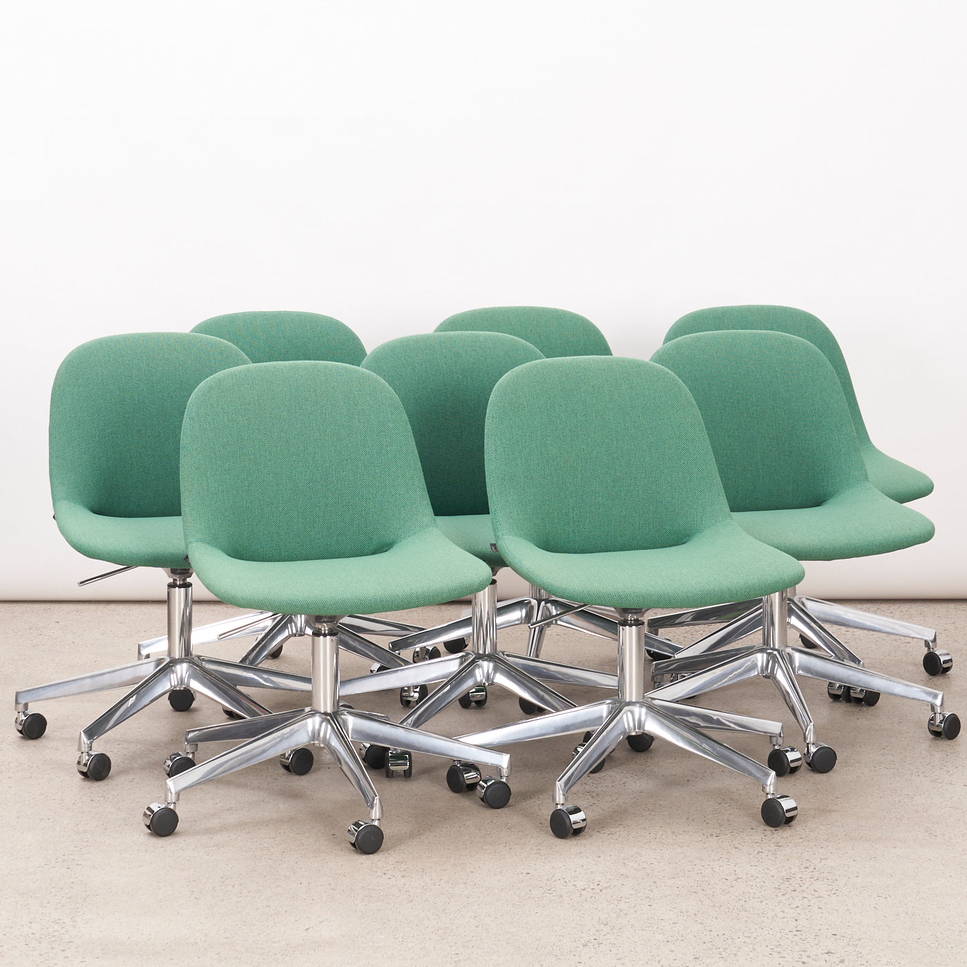 'Beso' Swivel Chair by Artifort