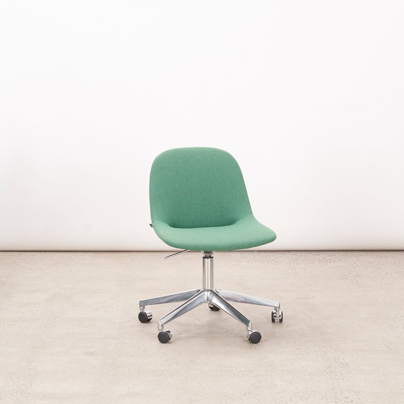 'Beso' Swivel Chair by Artifort