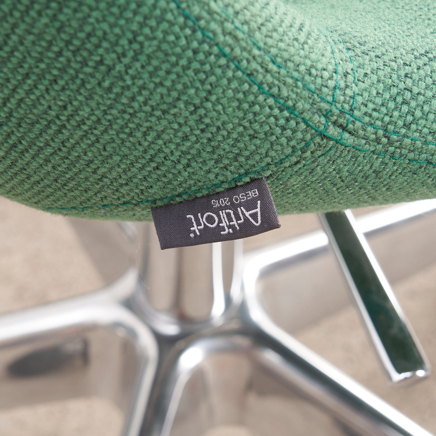 'Beso' Swivel Chair by Artifort