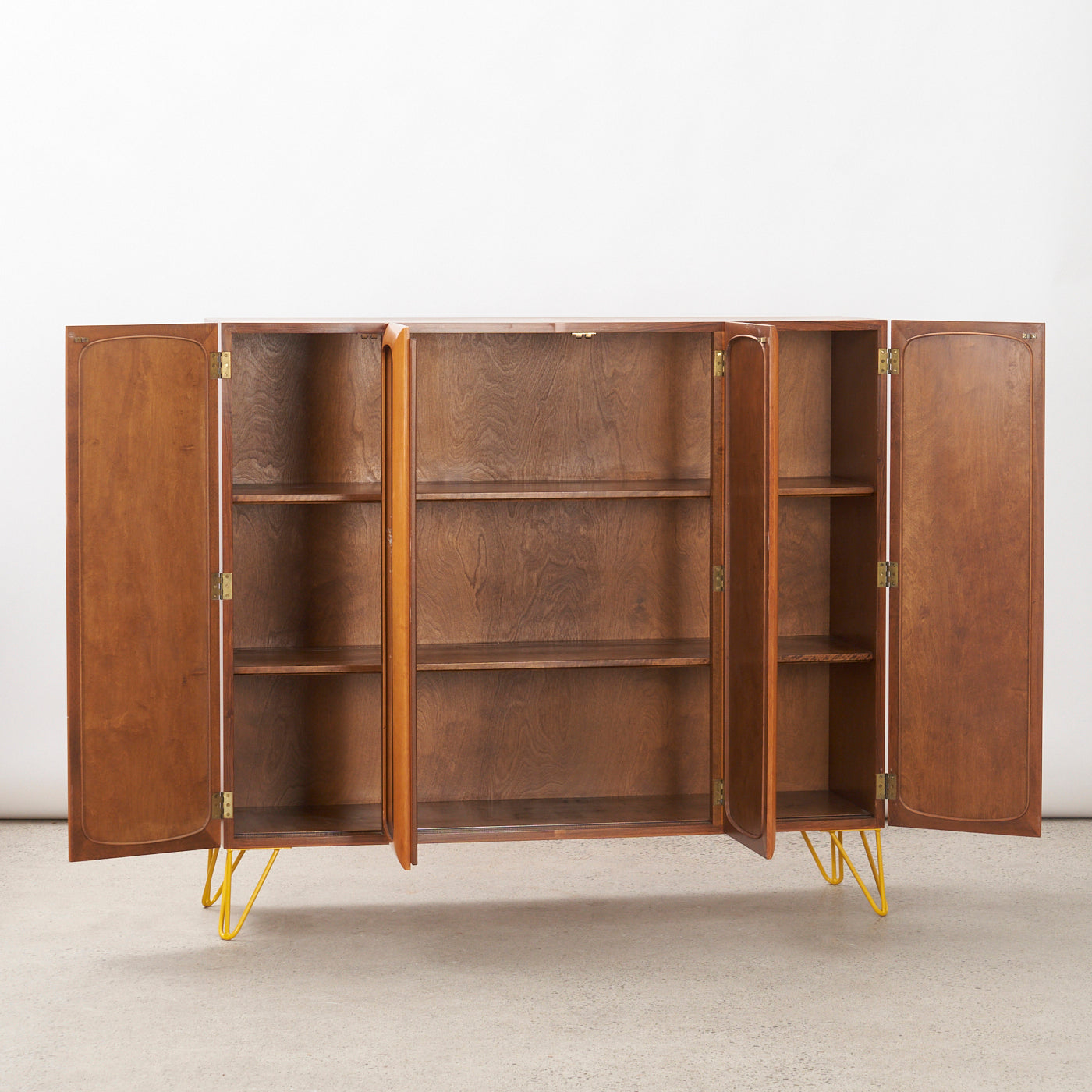 Walnut Hutch, Sweden