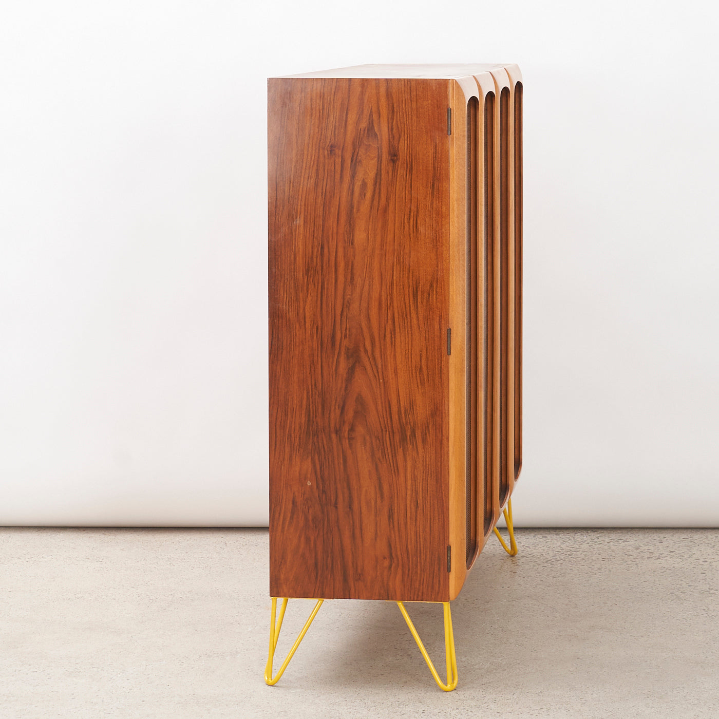Walnut Hutch, Sweden