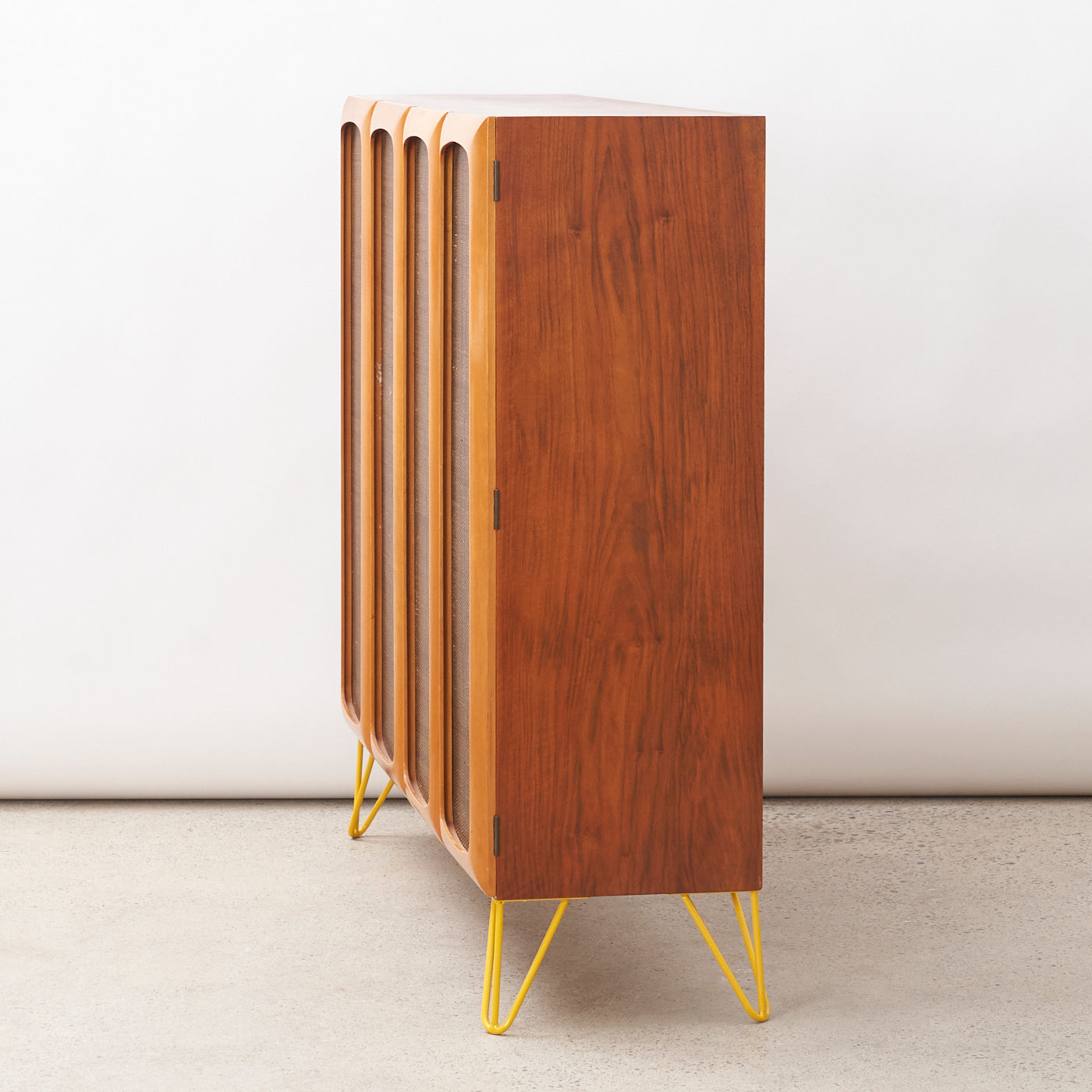 Walnut Hutch, Sweden