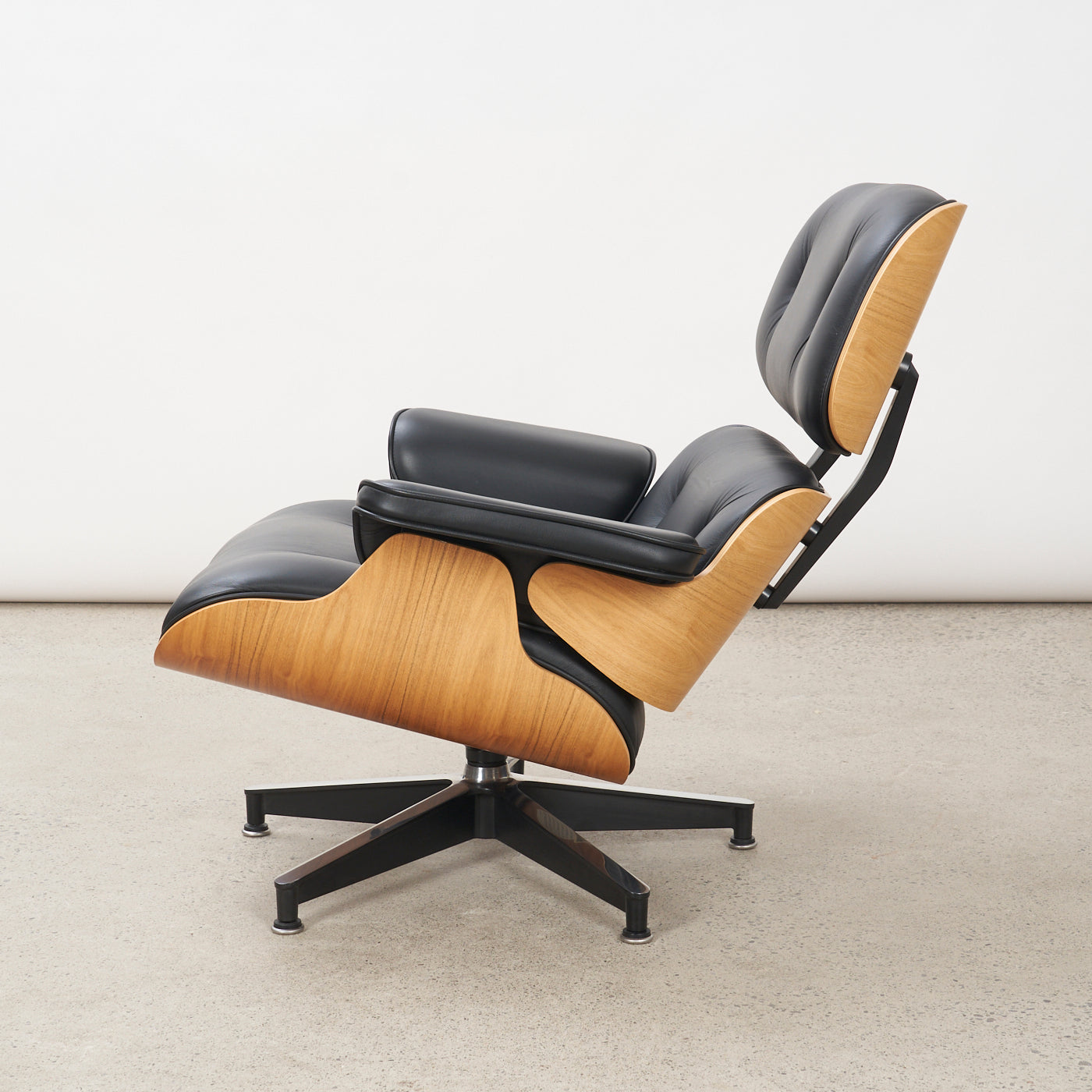 Eames Walnut & Black Leather Lounge Chair & Ottoman for Herman Miller