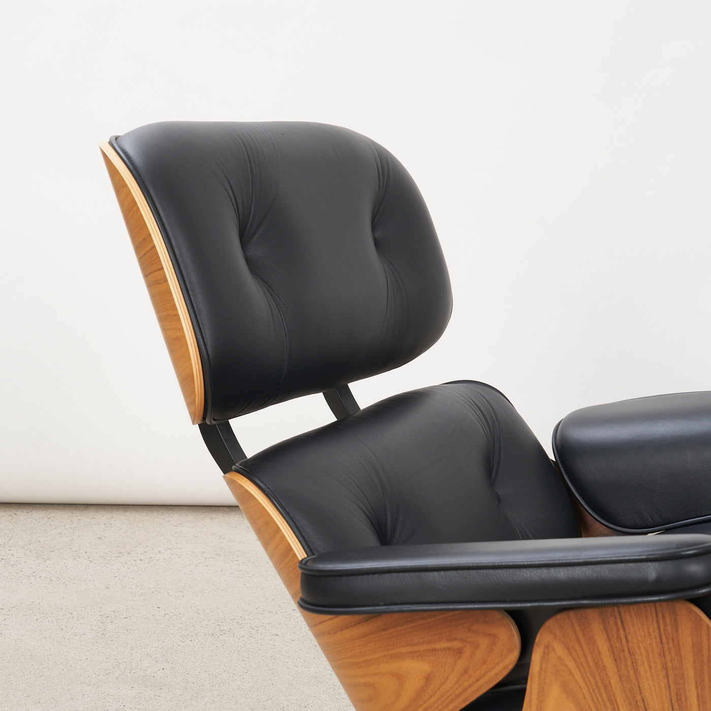 Eames Walnut & Black Leather Lounge Chair & Ottoman for Herman Miller