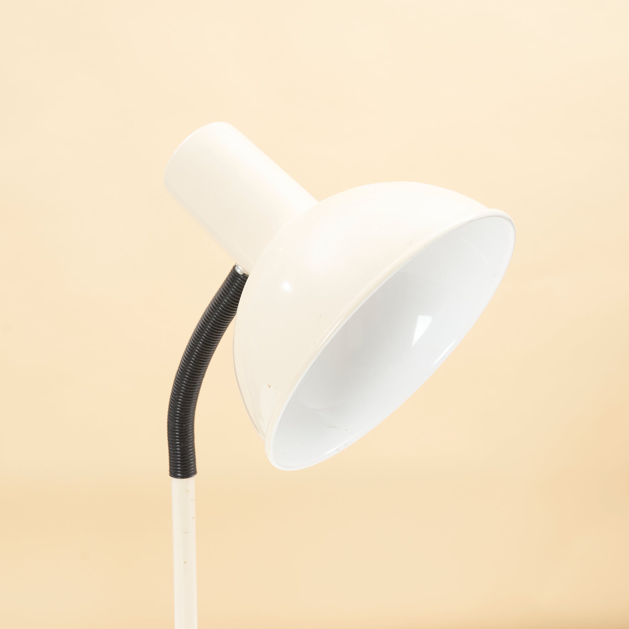 Cream Gooseneck Lamp by Lyskaer