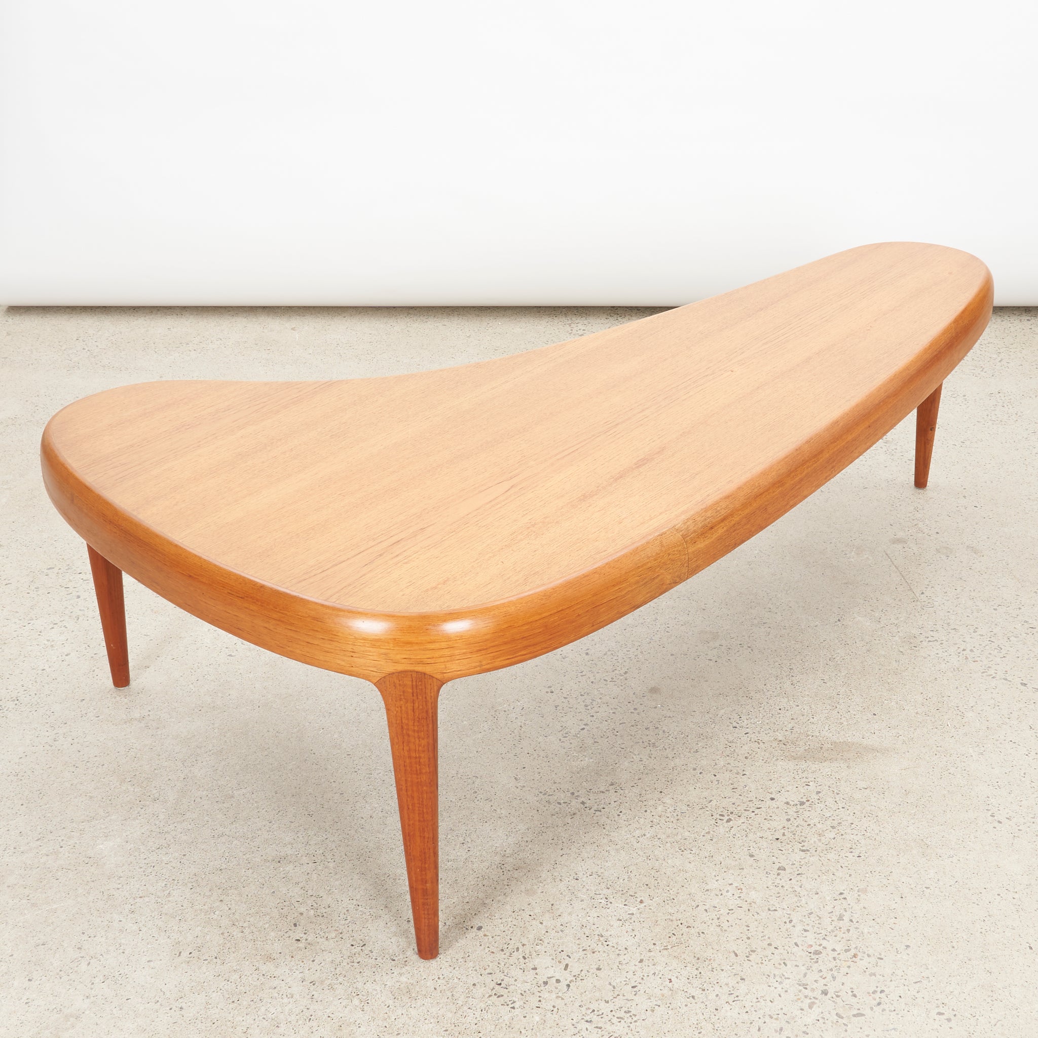 'Capri' Kidney Shaped Teak Coffee Table by Johannes Andersen for Trensum Möbelfabrik, Sweden. Vintage furniture. Danish design. Mid-century modern. Scandinavian modern.