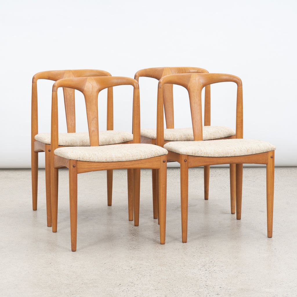 Set of 4 Teak 'Juliane' Dining Chairs by Johannes Andersen. Danish Design. Mid-century modern. Scandinavian modern.