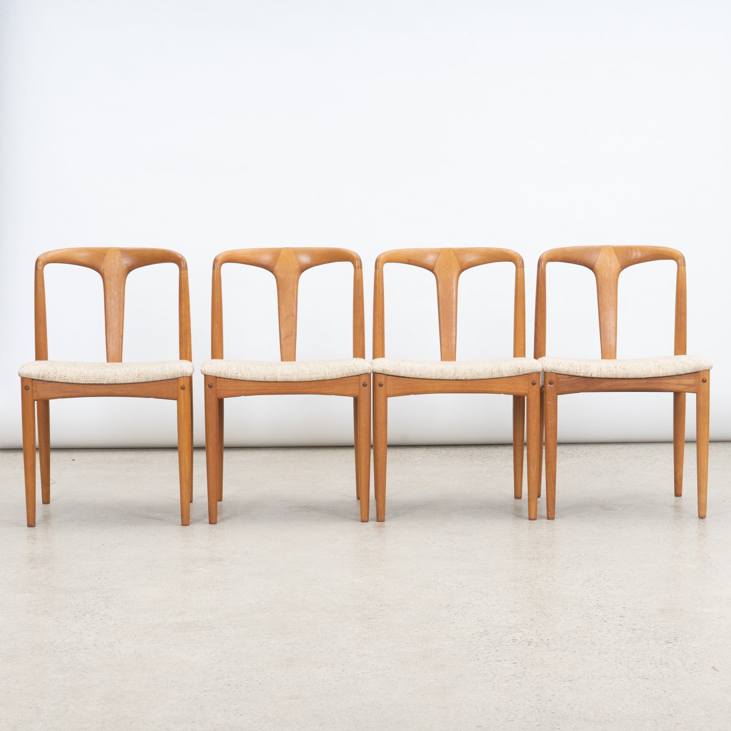 Set of 4 Teak 'Juliane' Dining Chairs by Johannes Andersen. Danish Design. Mid-century modern. Scandinavian modern.